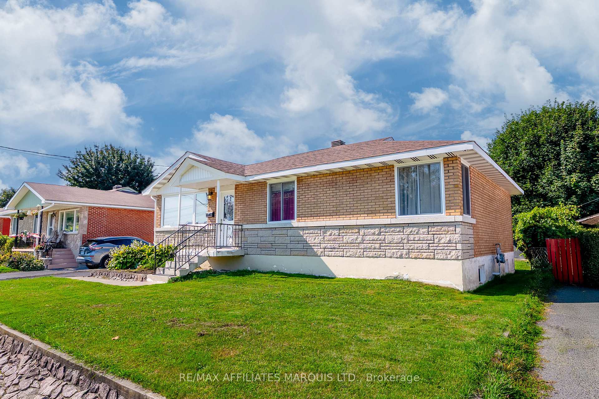 Photo 3 of 613 Carleton Street, Cornwall — HOMEH
