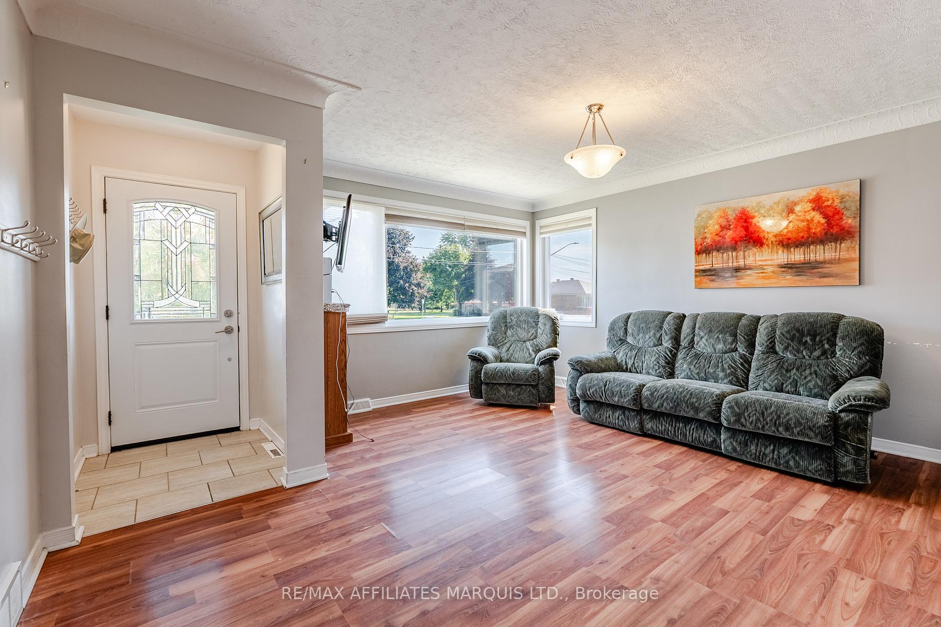 Photo 5 of 613 Carleton Street, Cornwall — HOMEH