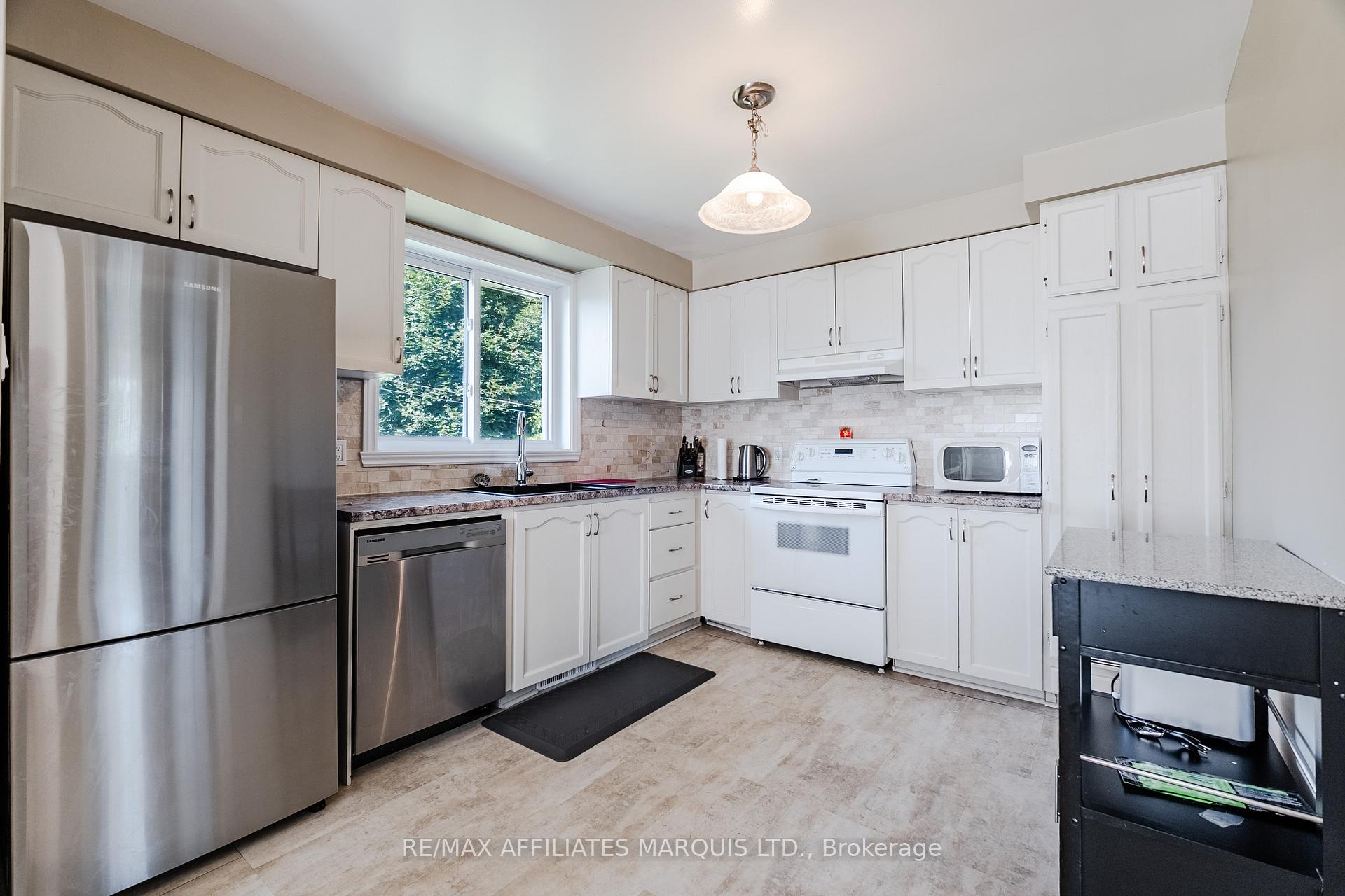 Photo 10 of 613 Carleton Street, Cornwall — HOMEH