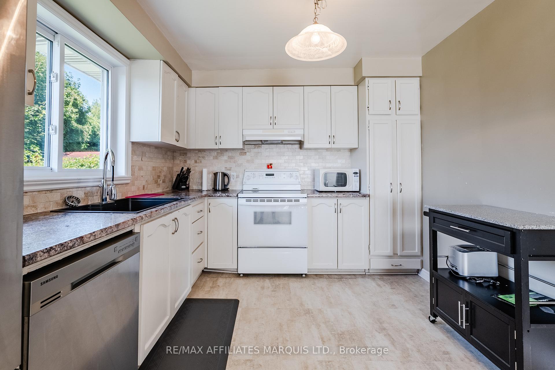 Photo 11 of 613 Carleton Street, Cornwall — HOMEH