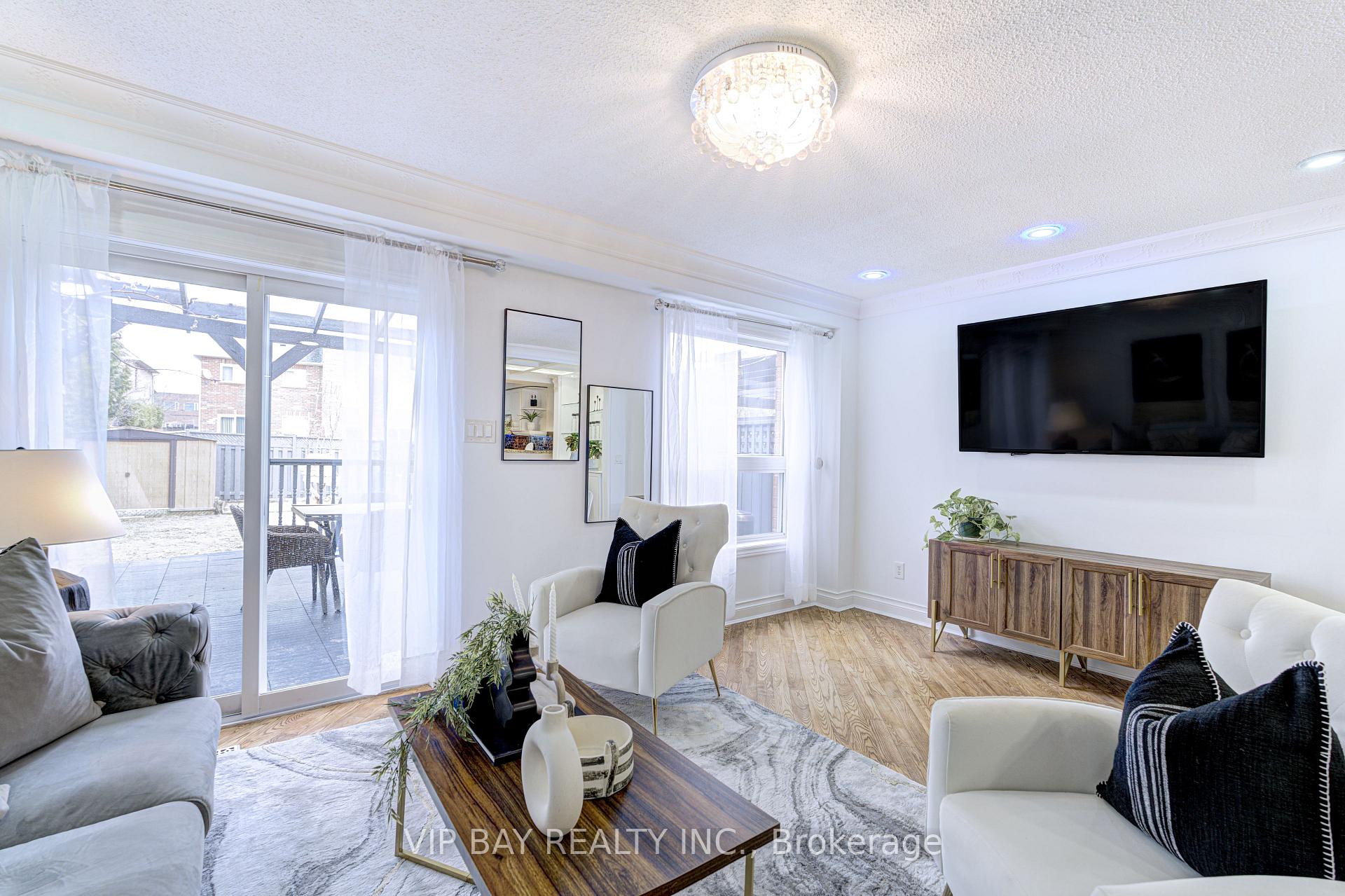 Photo 17 of 23 Stiles Avenue, Aurora, Bayview Wellington — HOMEH