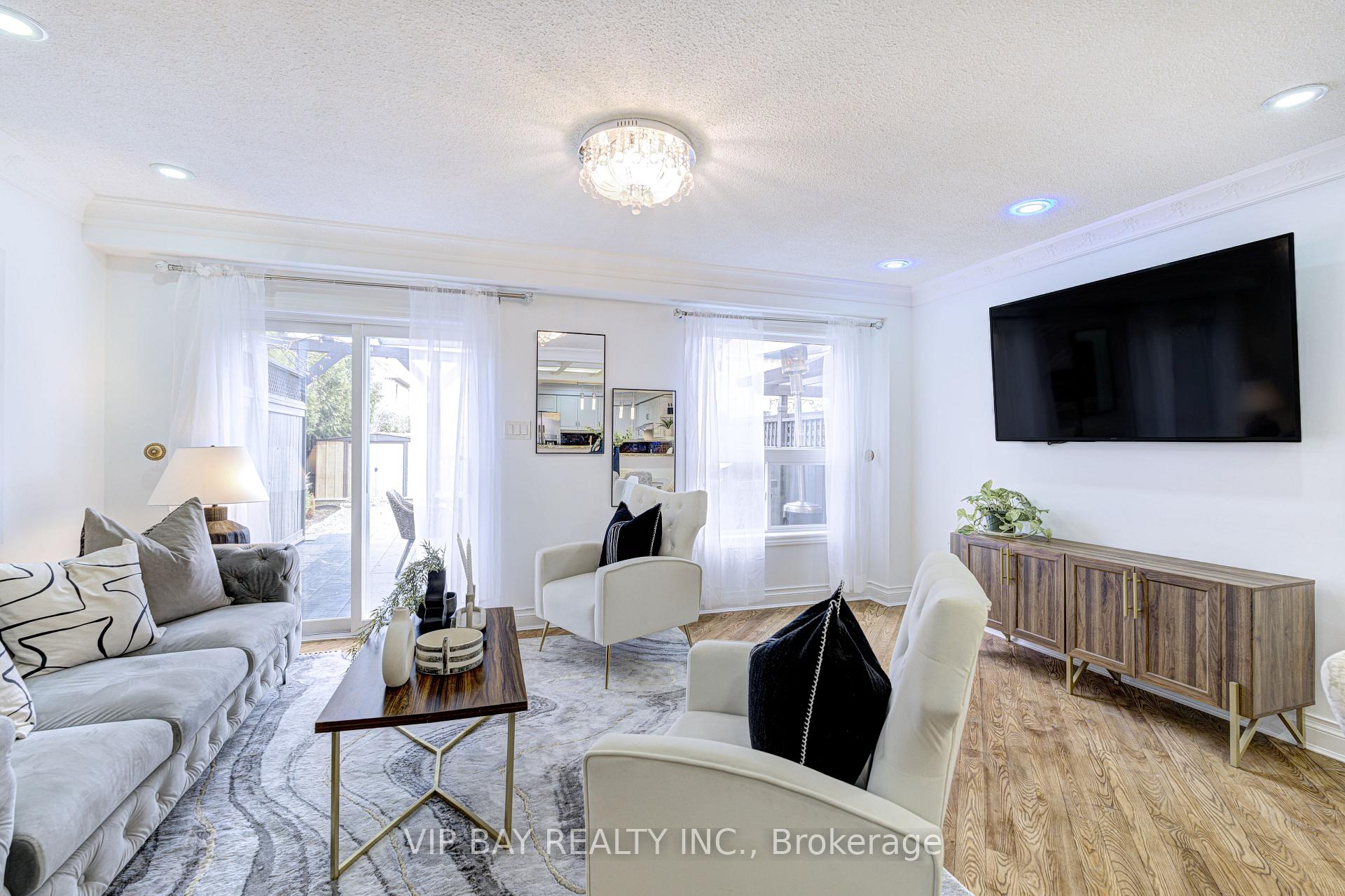Photo 19 of 23 Stiles Avenue, Aurora, Bayview Wellington — HOMEH