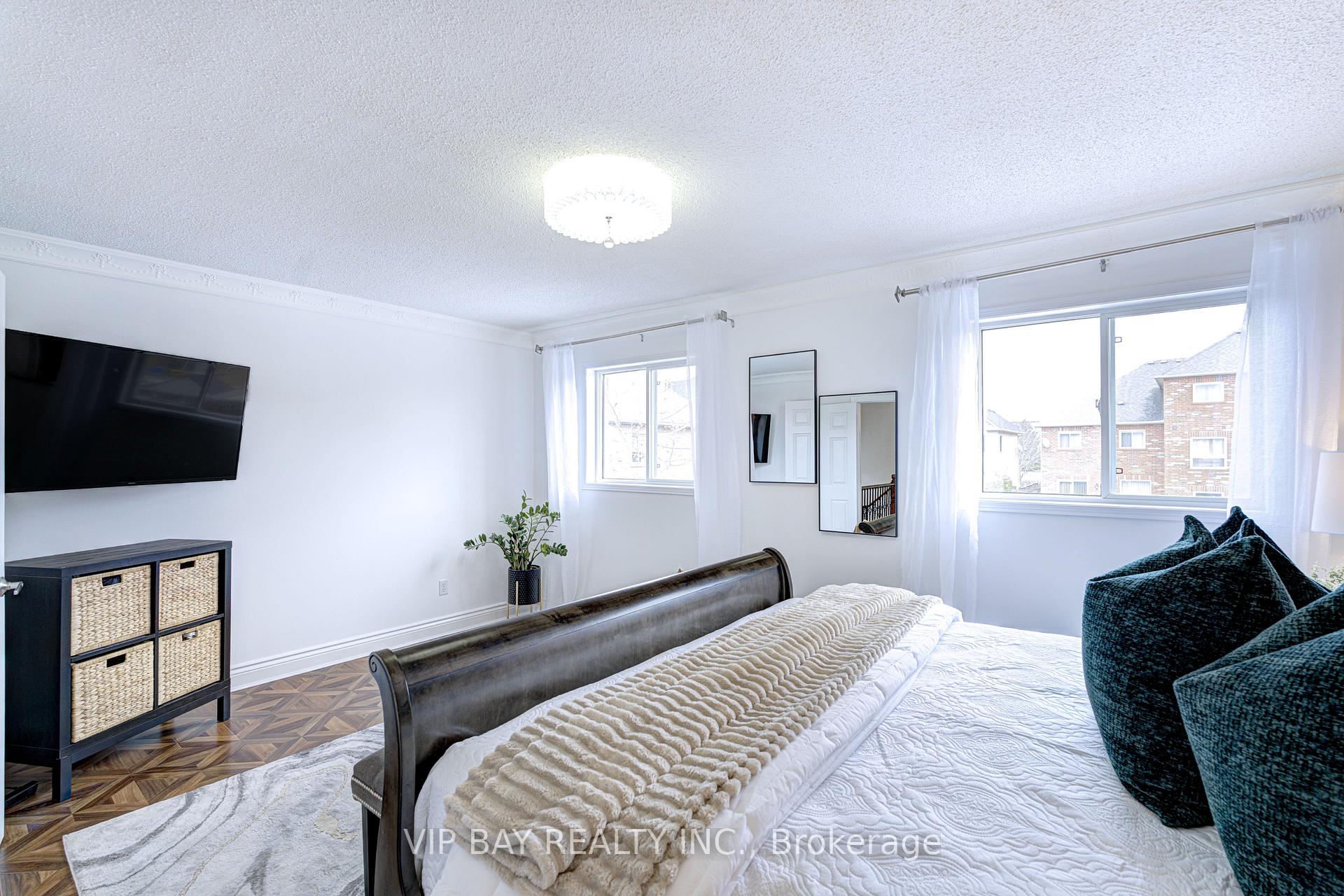 Photo 24 of 23 Stiles Avenue, Aurora, Bayview Wellington — HOMEH