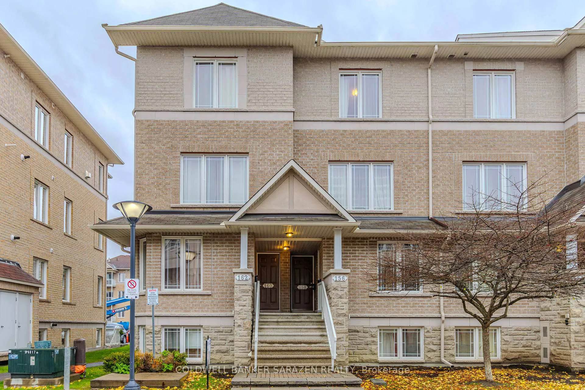 Front of 160 Paseo Private