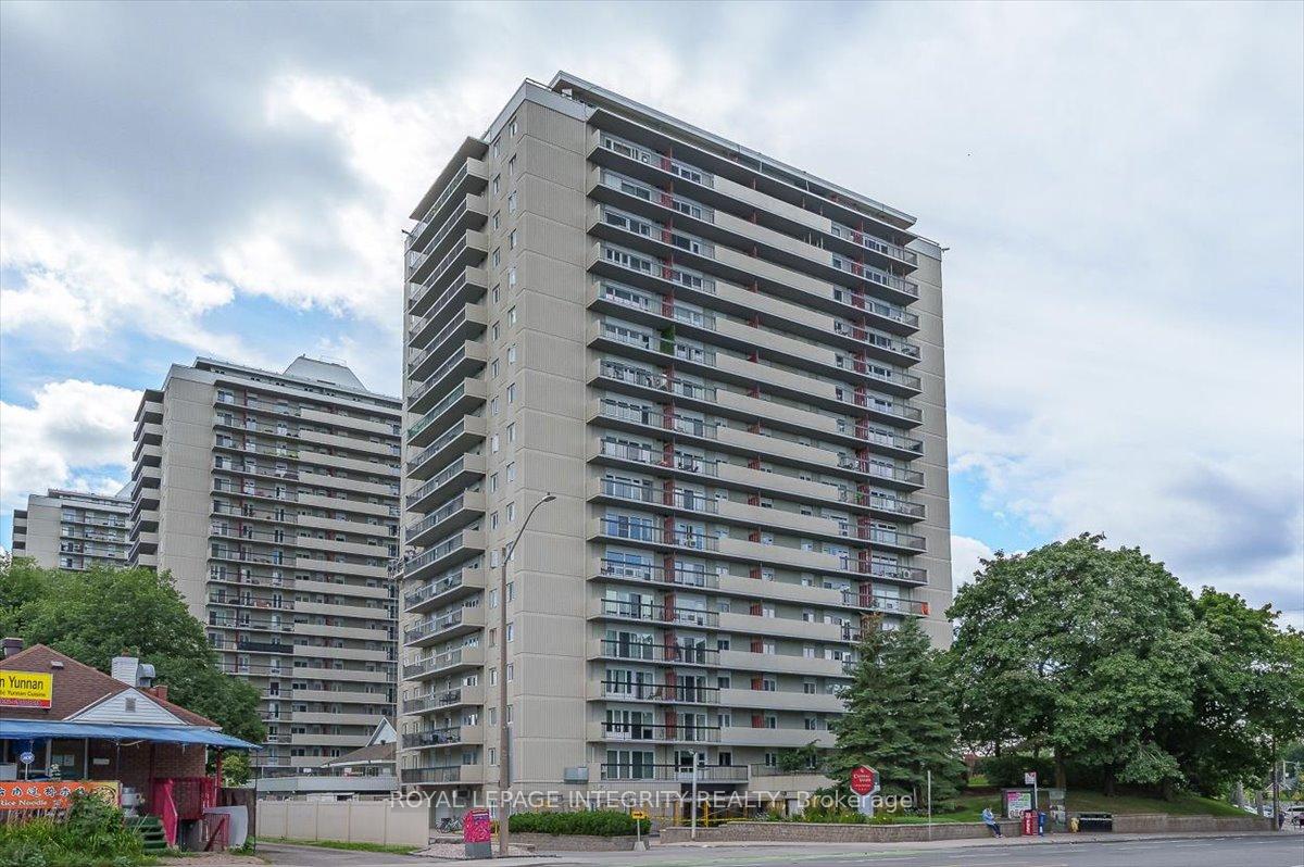 Front of Unit 1804, 158C McArthur Avenue