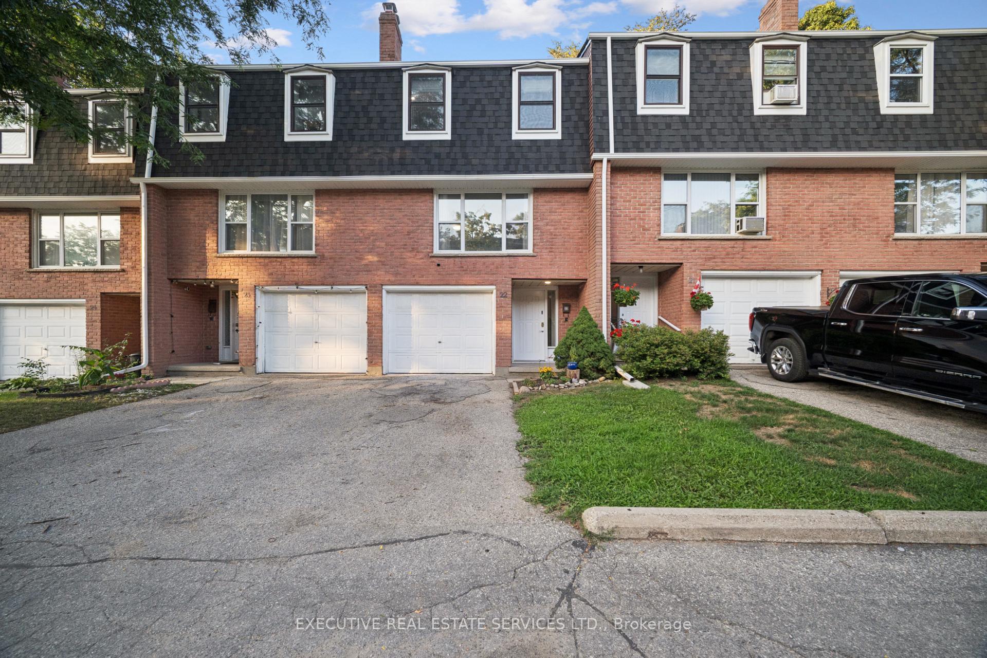 Front of Unit 22, 100 Bluevale Street N