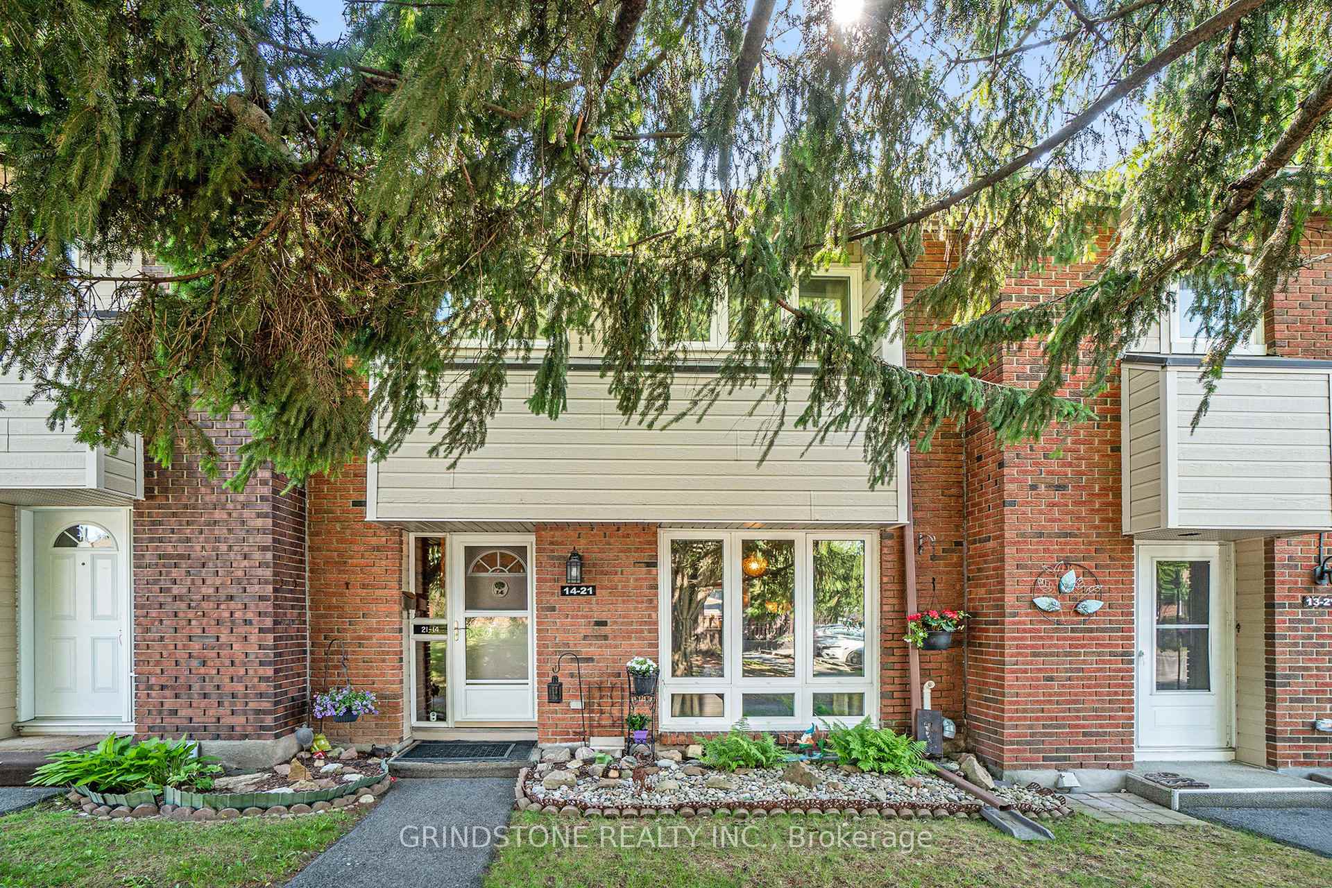 Front of Unit 14, 21 Midland Crescent