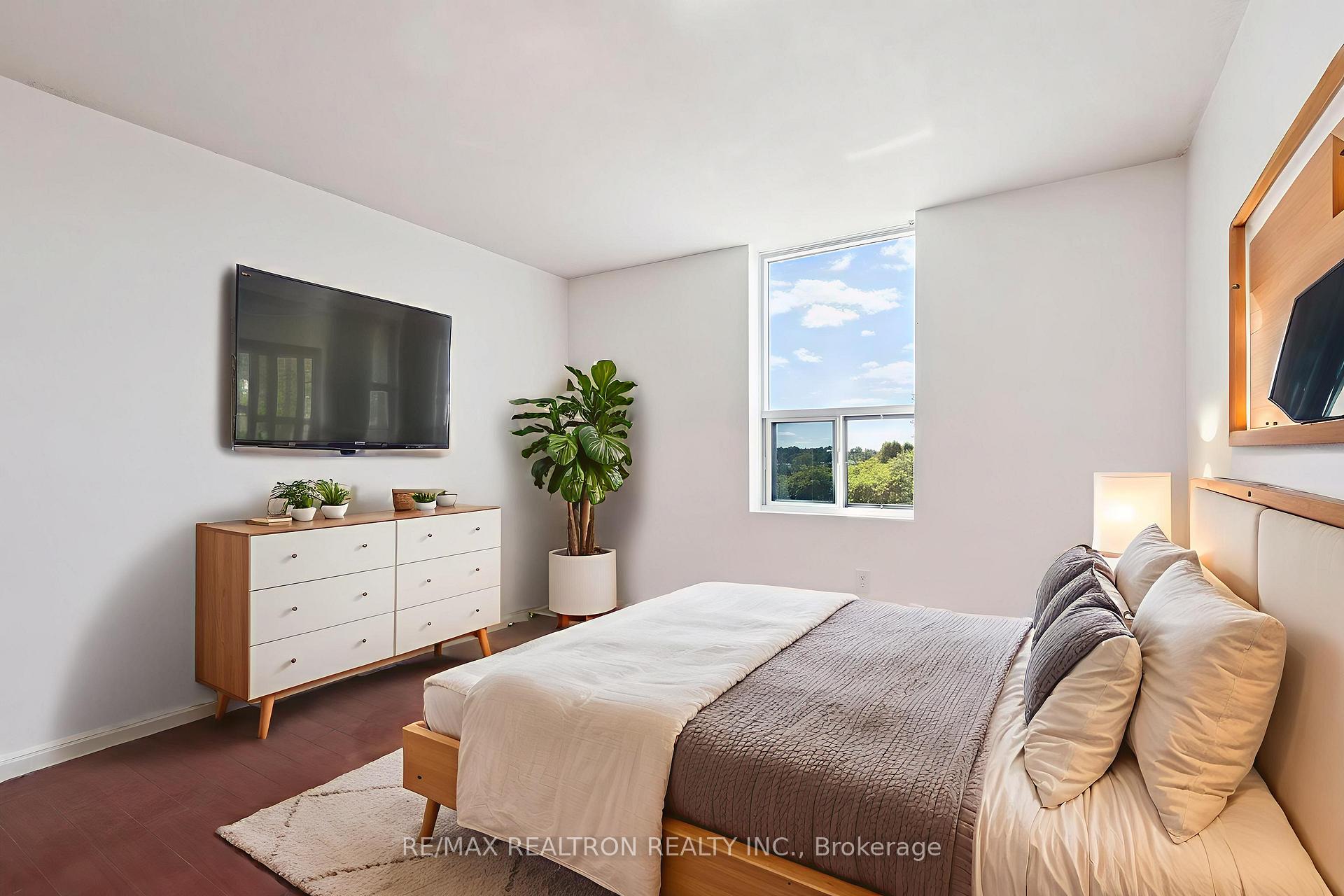 Photo 5 of Unit 408, 55 Green Valley Drive, Kitchener — HOMEH
