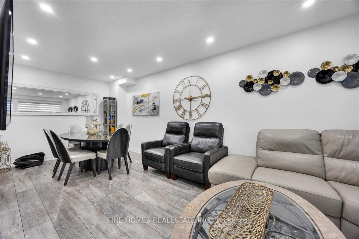 Photo 8 of 24 New Havens Way, Markham, Thornhill — HOMEH