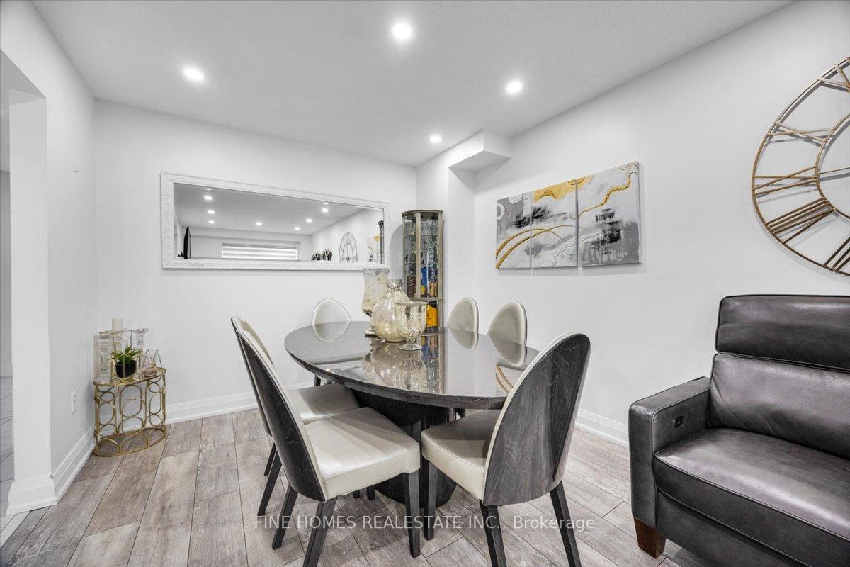 Photo 9 of 24 New Havens Way, Markham, Thornhill — HOMEH