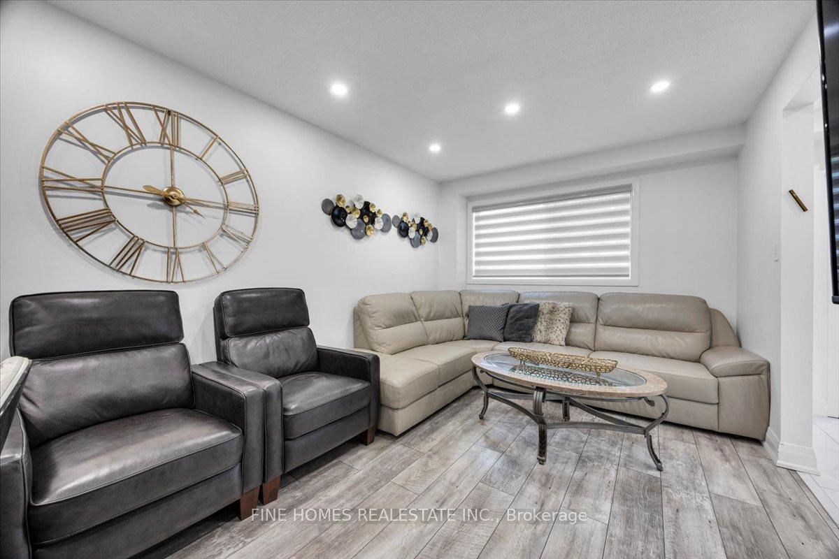 Photo 10 of 24 New Havens Way, Markham, Thornhill — HOMEH