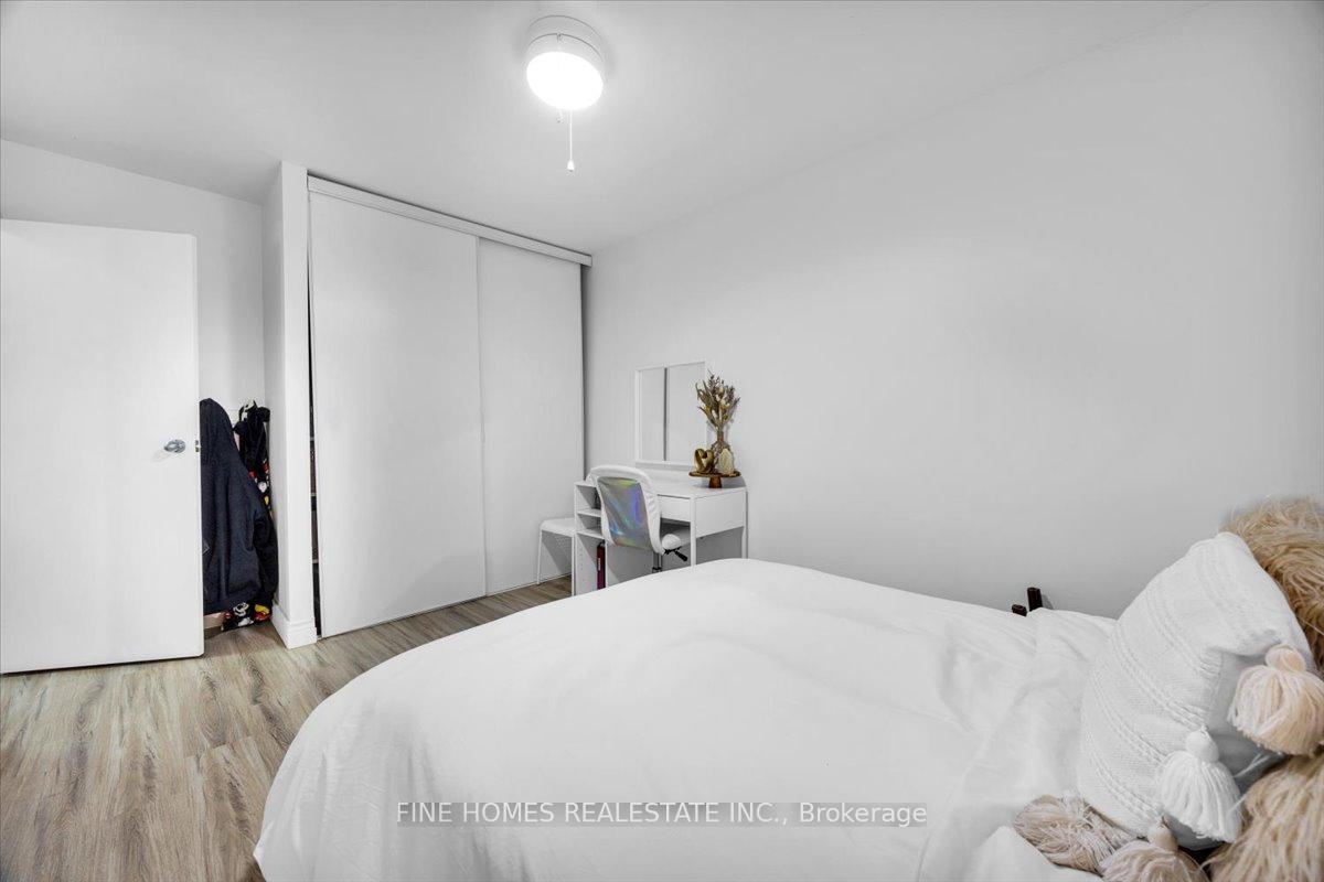 Photo 17 of 24 New Havens Way, Markham, Thornhill — HOMEH
