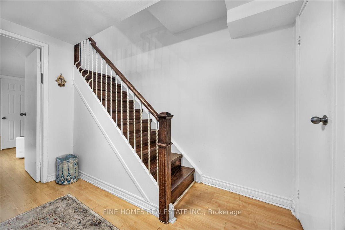 Photo 19 of 24 New Havens Way, Markham, Thornhill — HOMEH