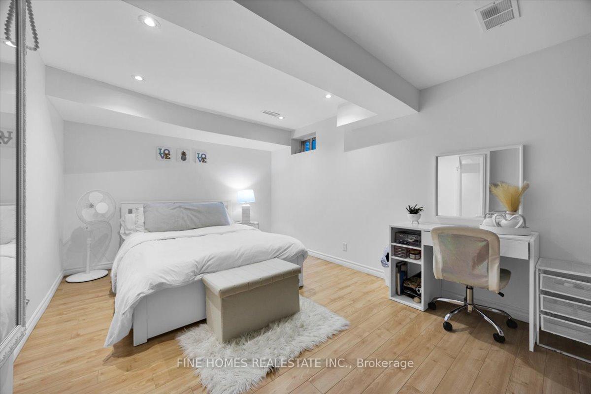 Photo 21 of 24 New Havens Way, Markham, Thornhill — HOMEH