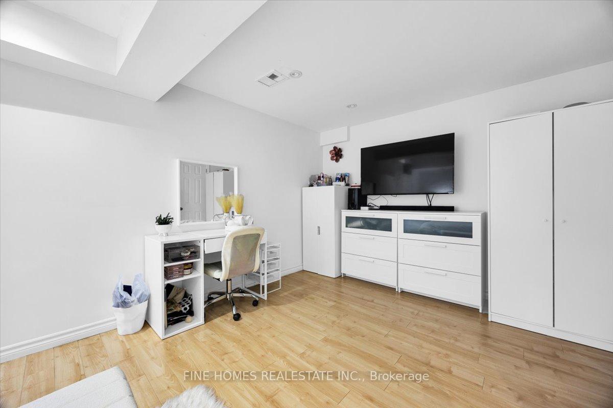 Photo 22 of 24 New Havens Way, Markham, Thornhill — HOMEH