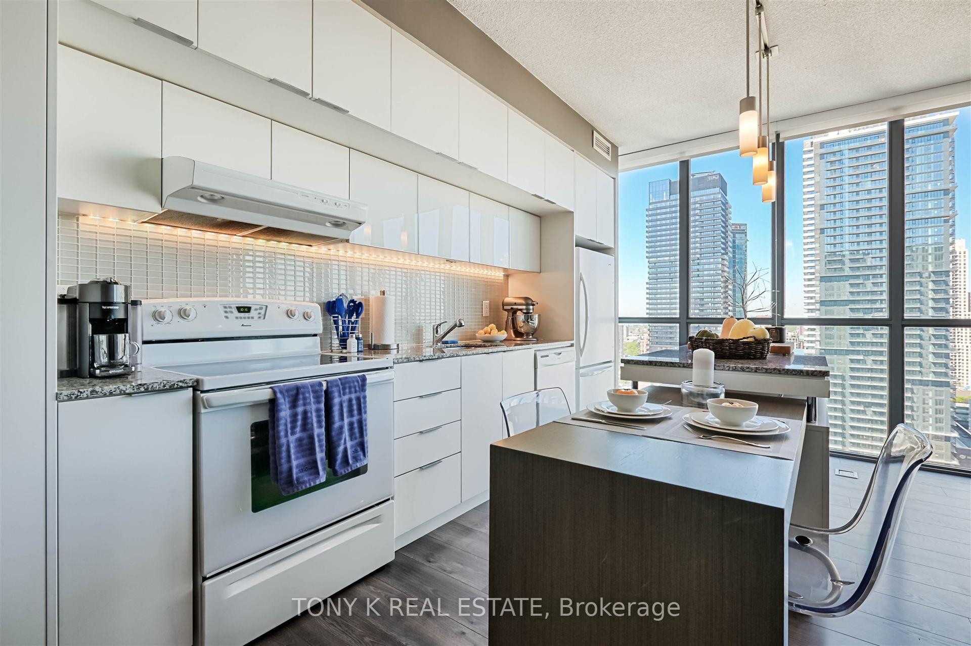 Photo 5 of Unit 3204, 110 Charles Street E, Toronto, Church-Yonge Corridor — HOMEH