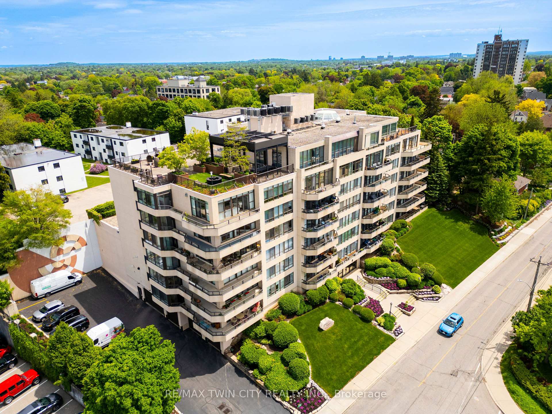 Front of Unit 504, 2 Lancaster Street E