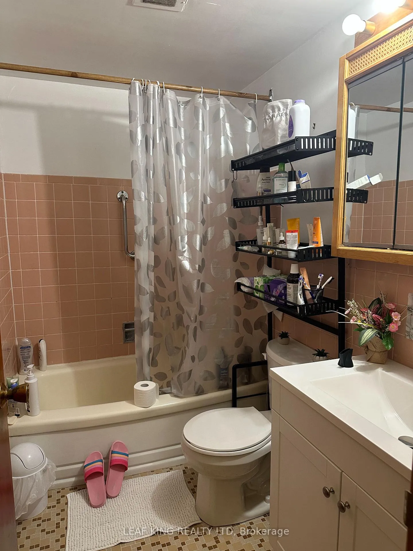 Photo 7 of Unit 401, 8 Woodman Drive S, Hamilton, Corman — HOMEH