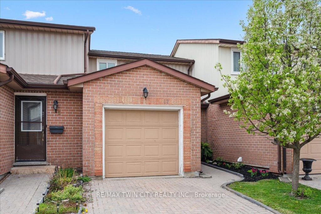 Photo 3 of Unit 17, 25 Valleyview Road, Kitchener — HOMEH