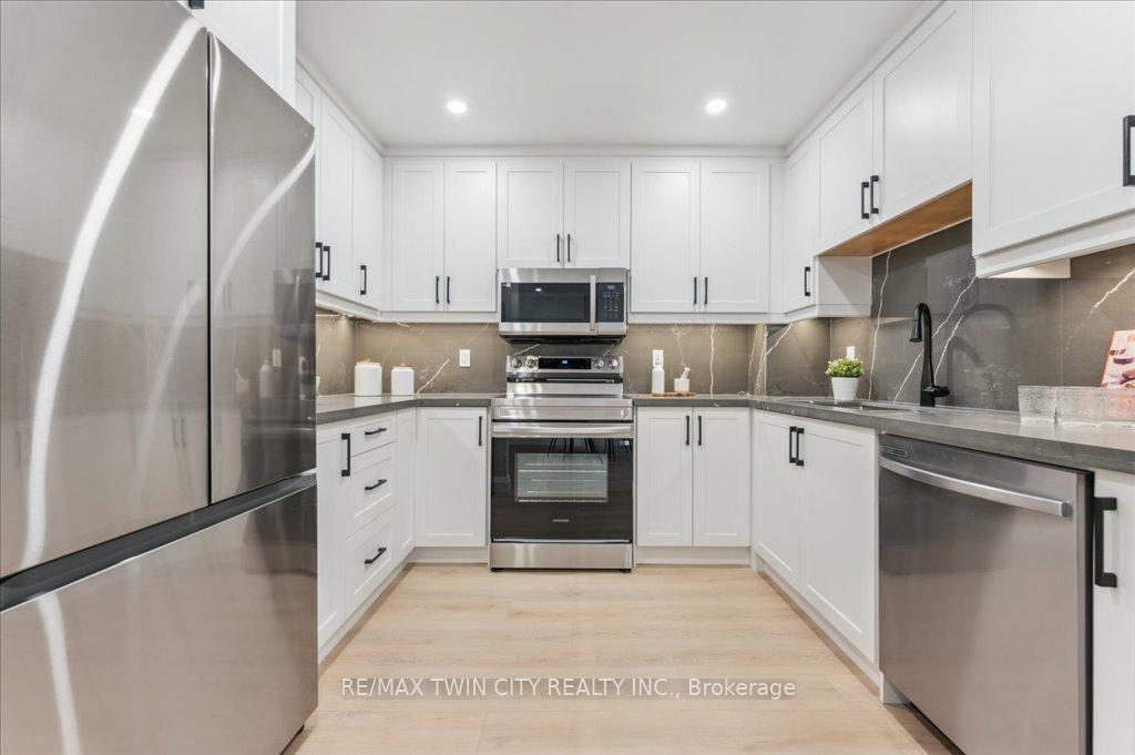 Photo 11 of Unit 17, 25 Valleyview Road, Kitchener — HOMEH