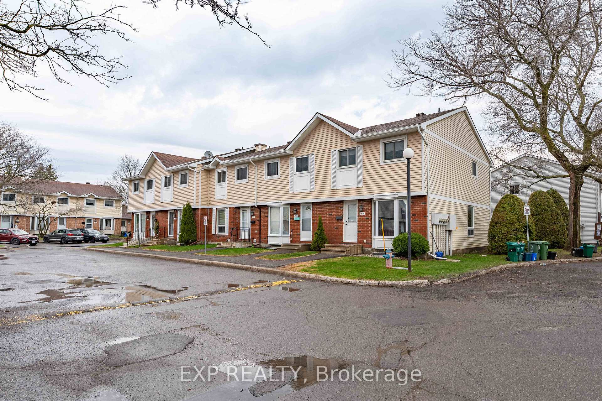 Front of Unit 15, 1979 Greenvale Lane