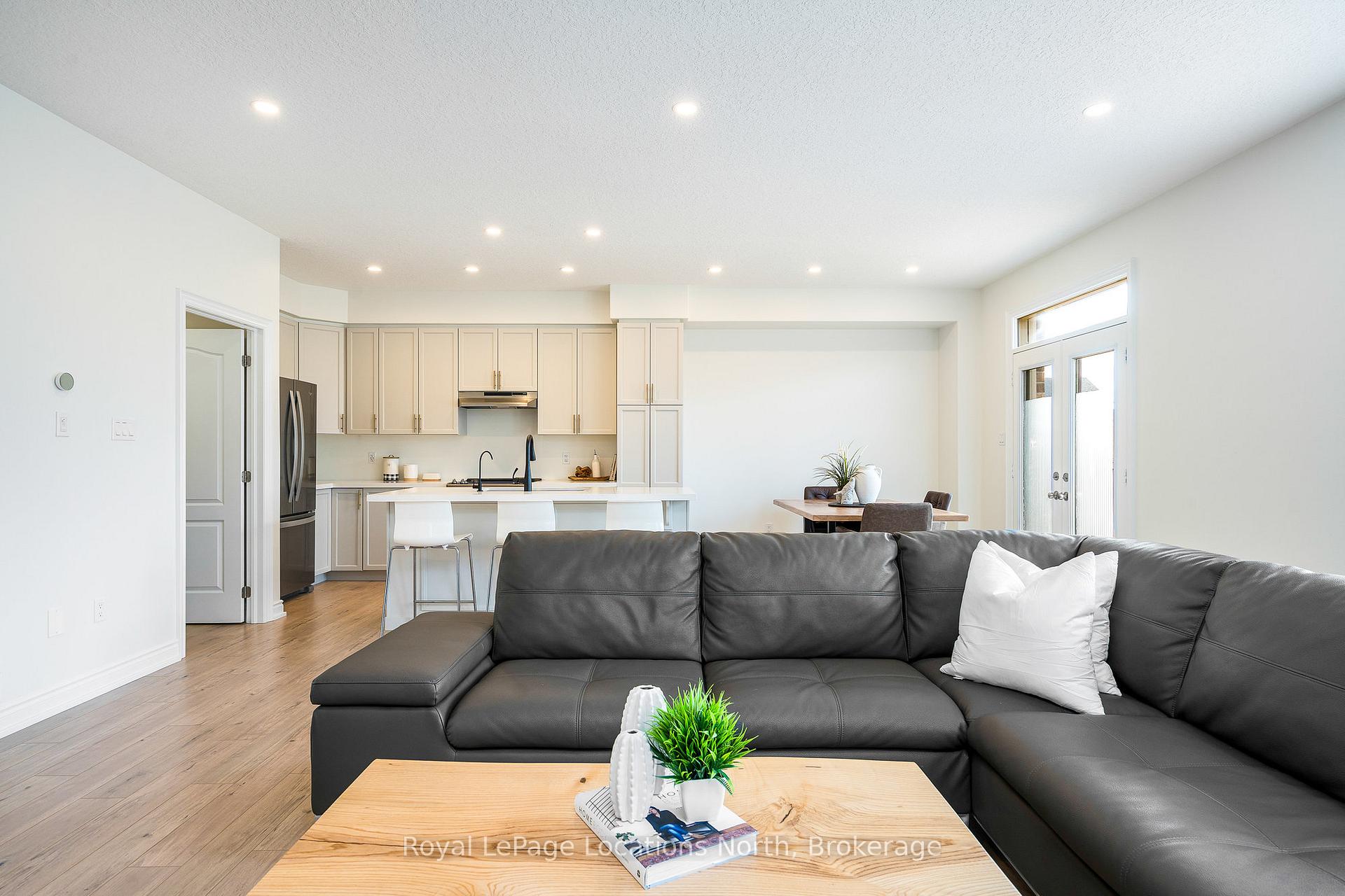 Photo 8 of 14 Gilpin Crescent, Collingwood — HOMEH