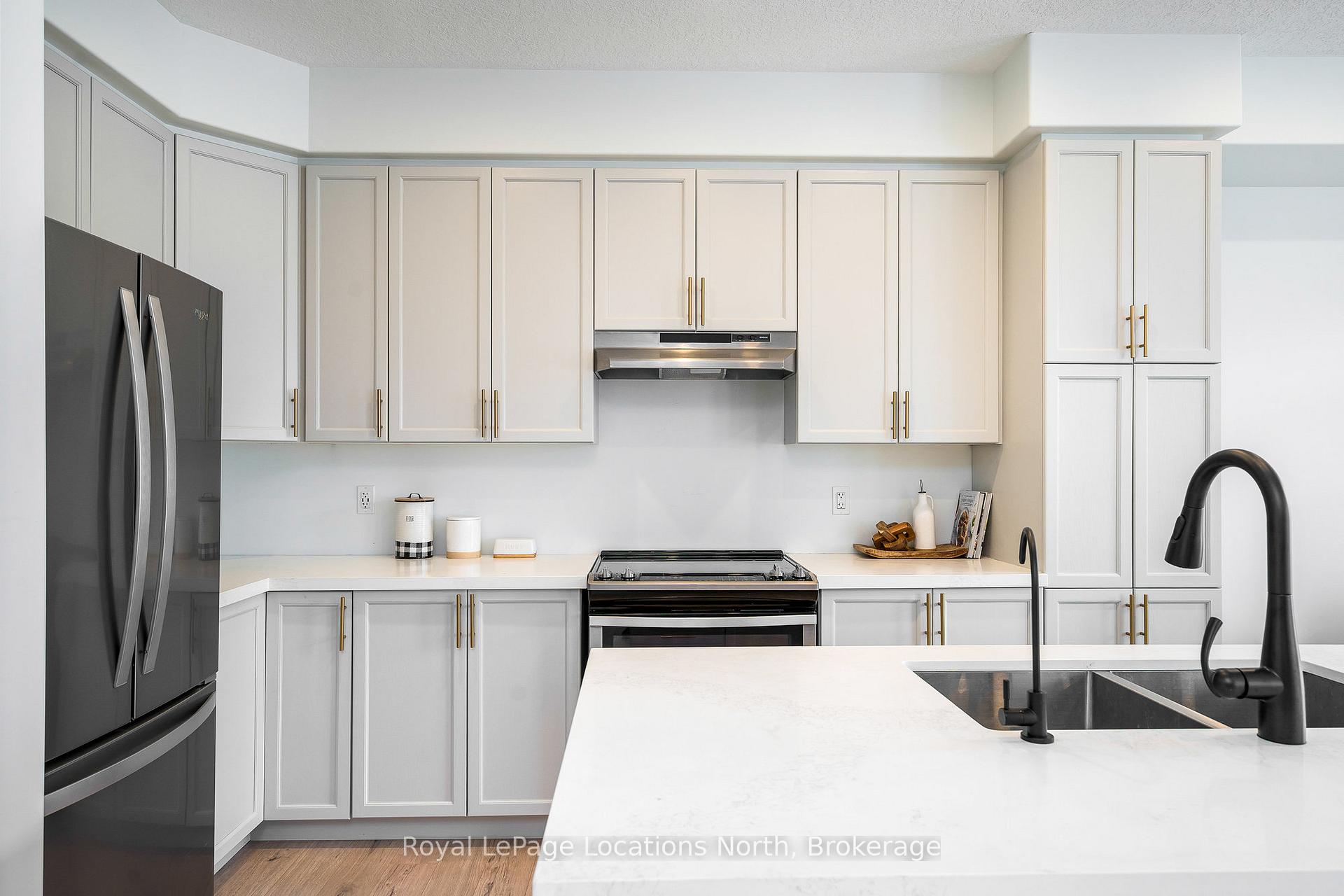 Photo 15 of 14 Gilpin Crescent, Collingwood — HOMEH