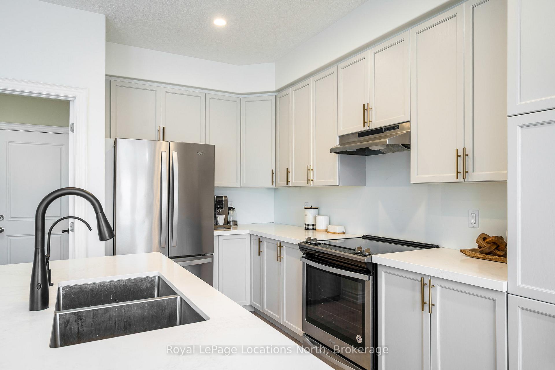 Photo 16 of 14 Gilpin Crescent, Collingwood — HOMEH