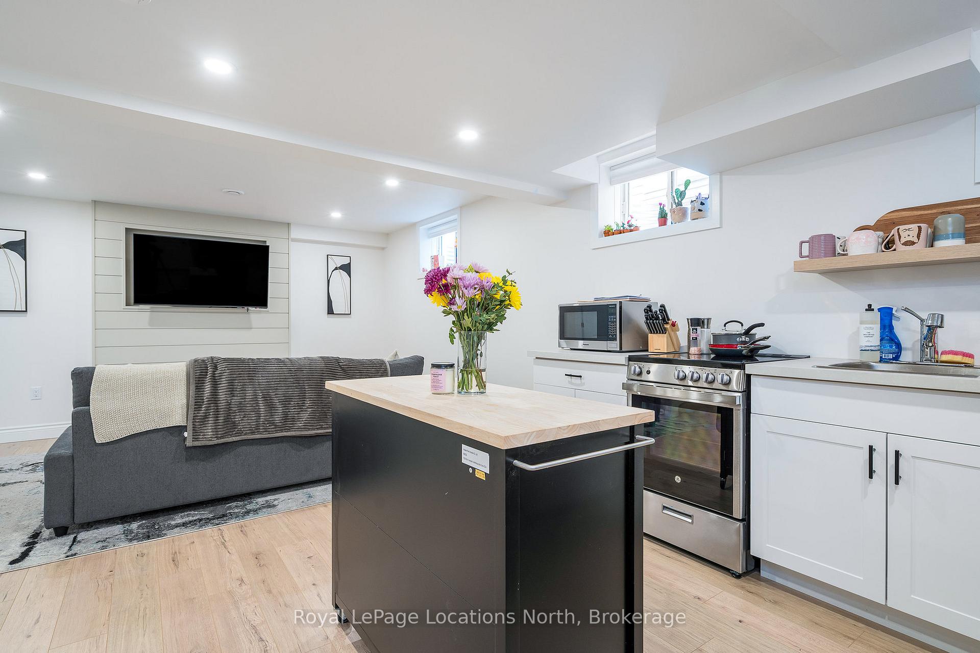 Photo 37 of 14 Gilpin Crescent, Collingwood — HOMEH
