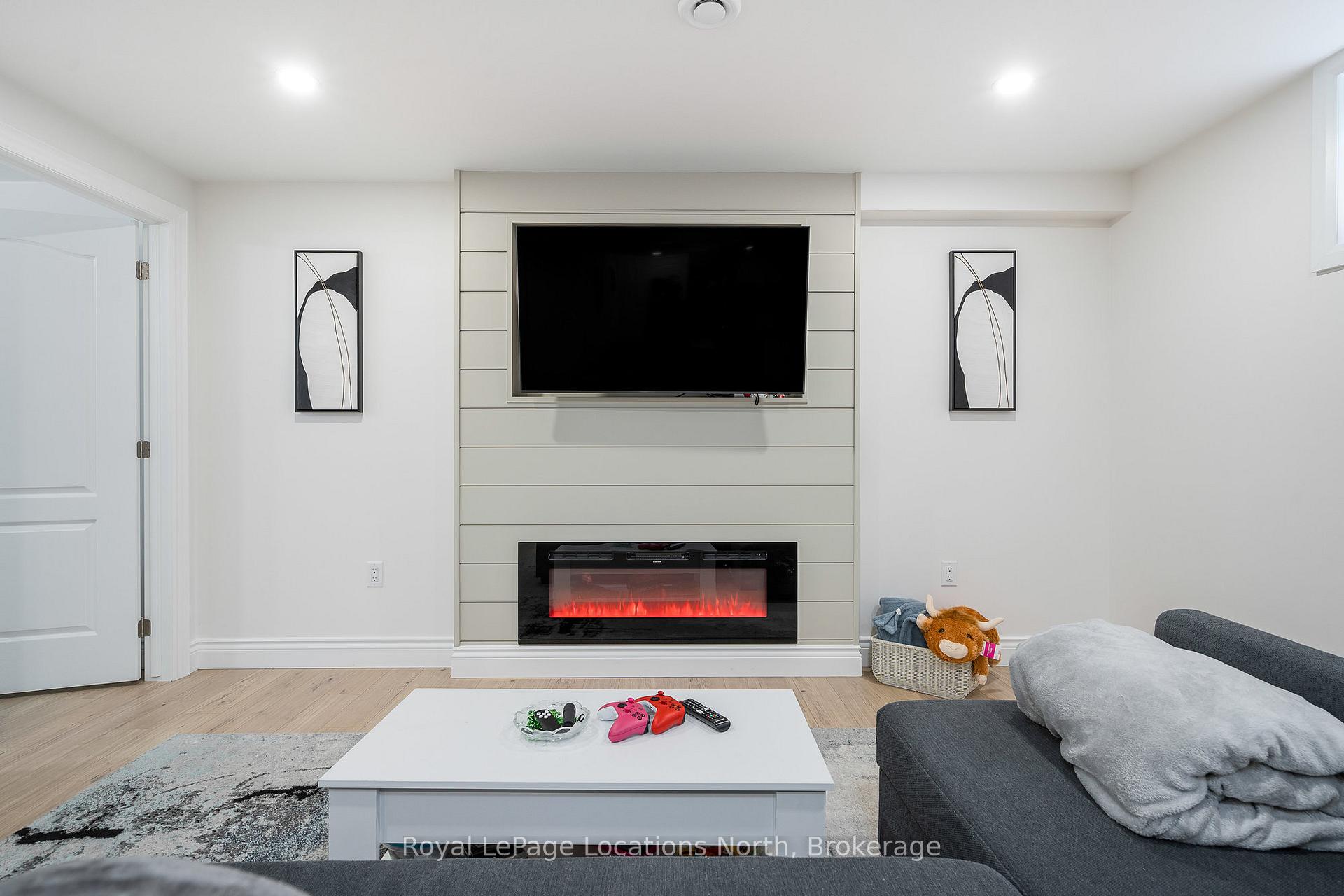 Photo 40 of 14 Gilpin Crescent, Collingwood — HOMEH