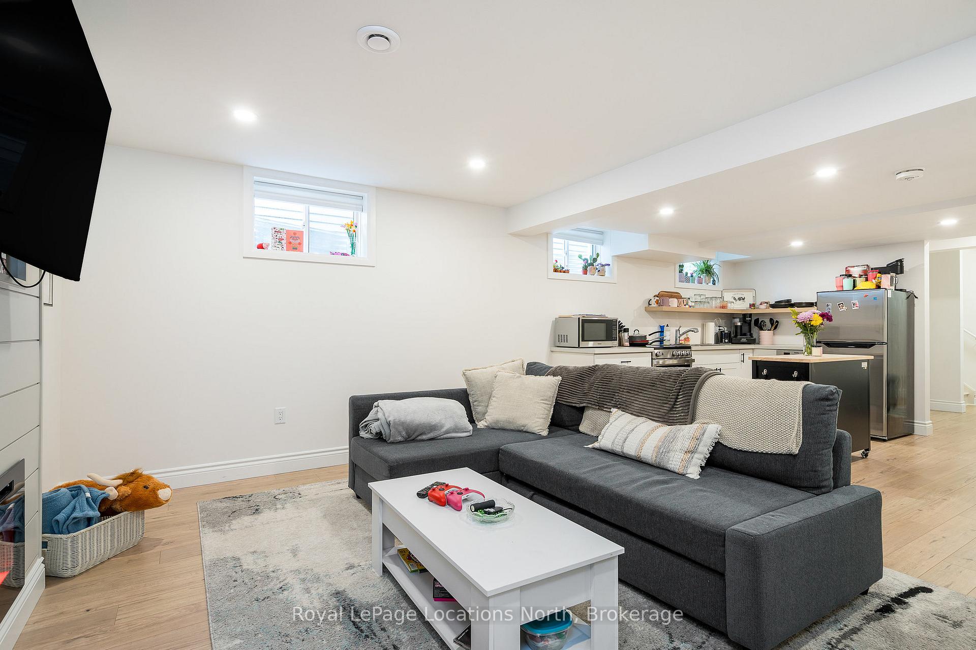 Photo 42 of 14 Gilpin Crescent, Collingwood — HOMEH