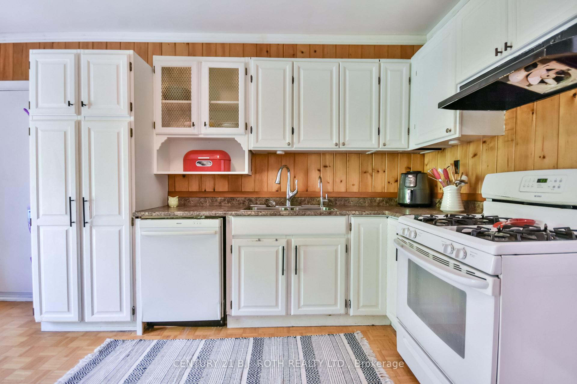 Photo 8 of 135 Cumberland Street, Barrie, Allandale — HOMEH