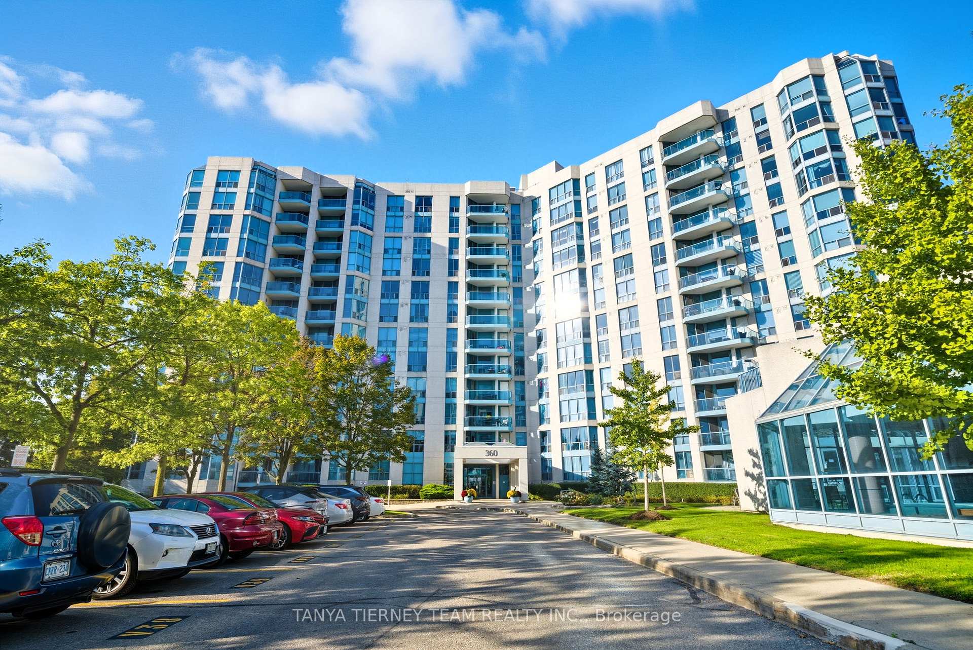 Front of Unit 805, 360 Watson Street