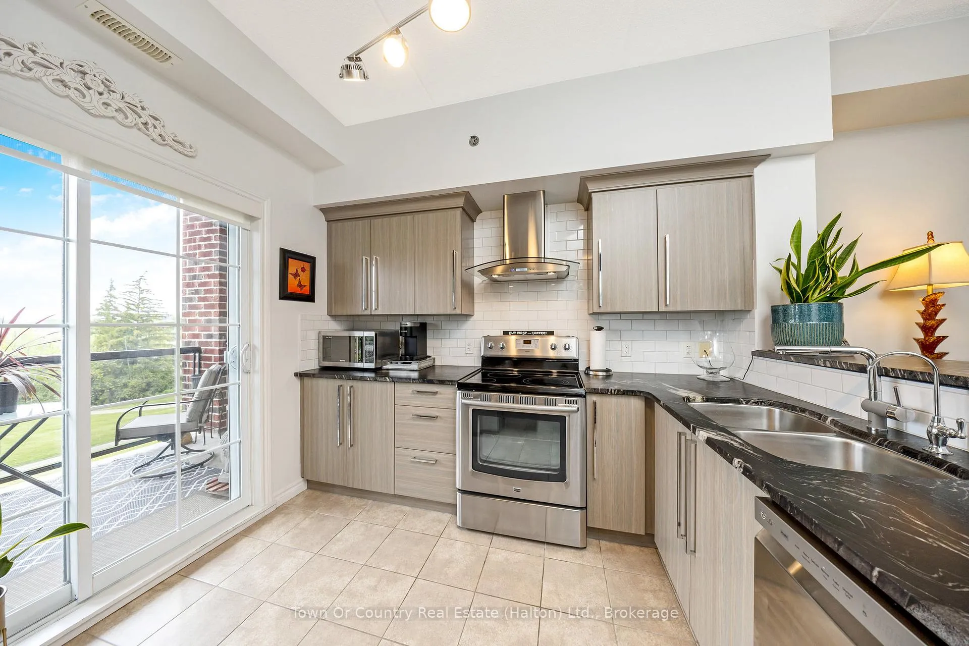 Photo 11 of Unit 311, 308 Watson Parkway N, Guelph, Grange Road — HOMEH