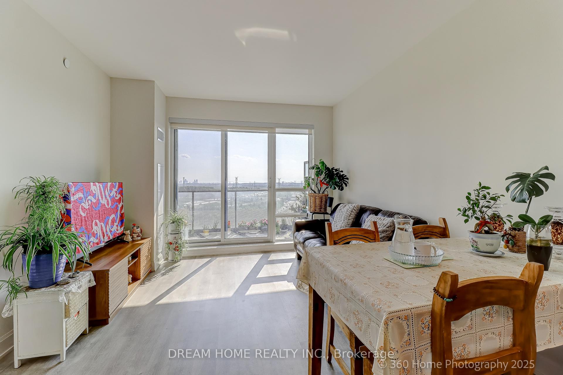 Photo 8 of Unit 1711, 12 Gandhi Lane, Markham, Commerce Valley — HOMEH