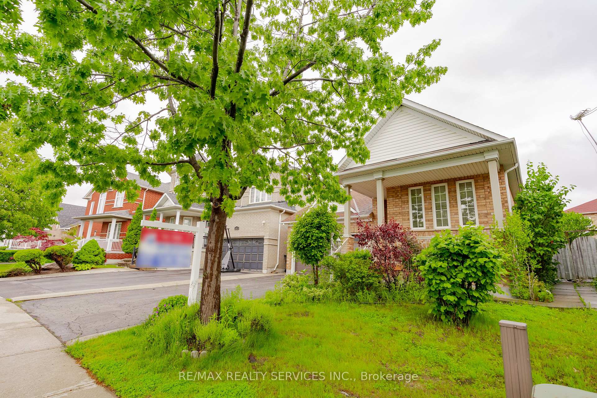 Photo 24 of 195 Van Scott Drive, Brampton, Northwest Sandalwood Parkway — HOMEH