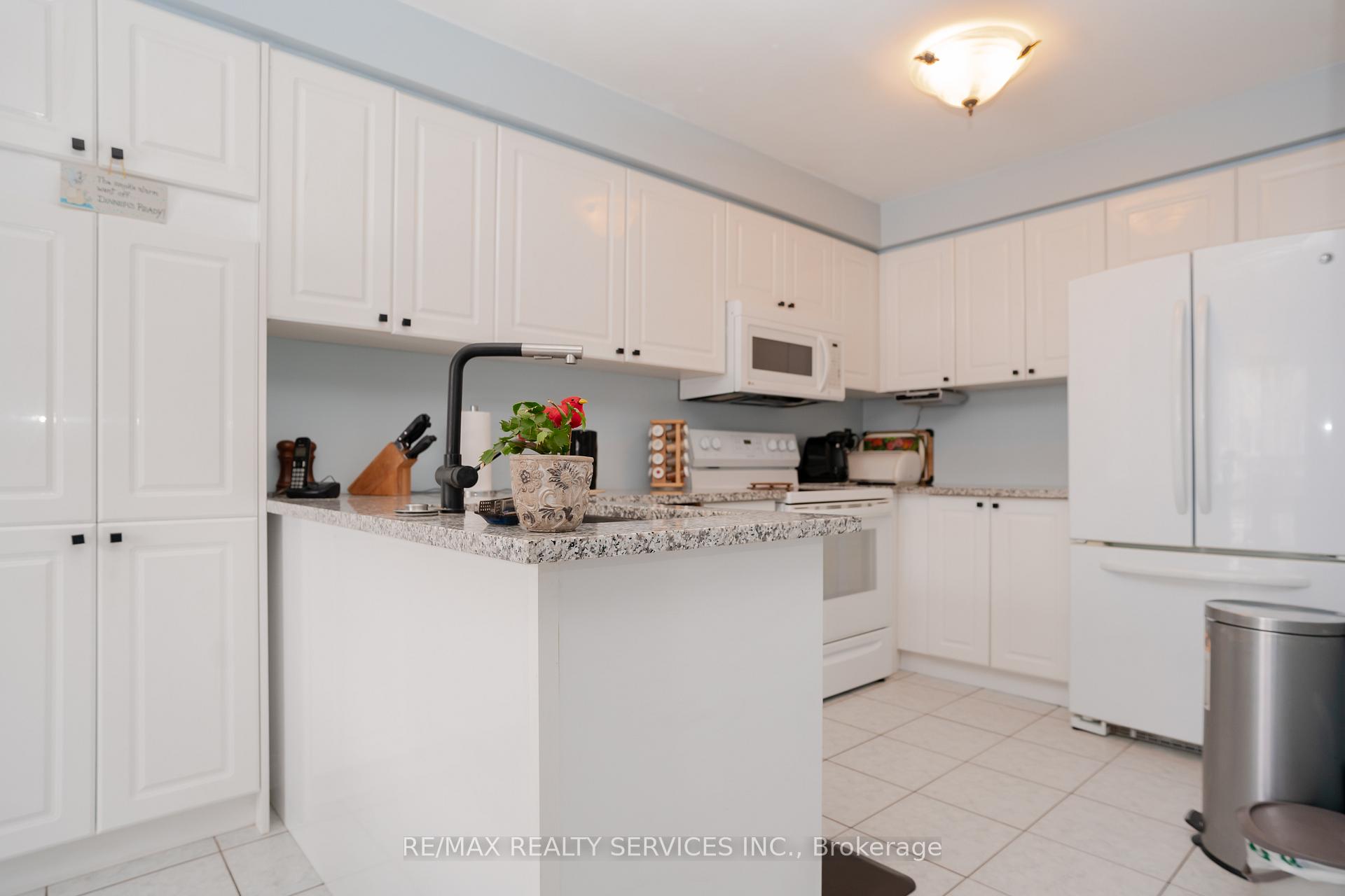 Photo 32 of 195 Van Scott Drive, Brampton, Northwest Sandalwood Parkway — HOMEH
