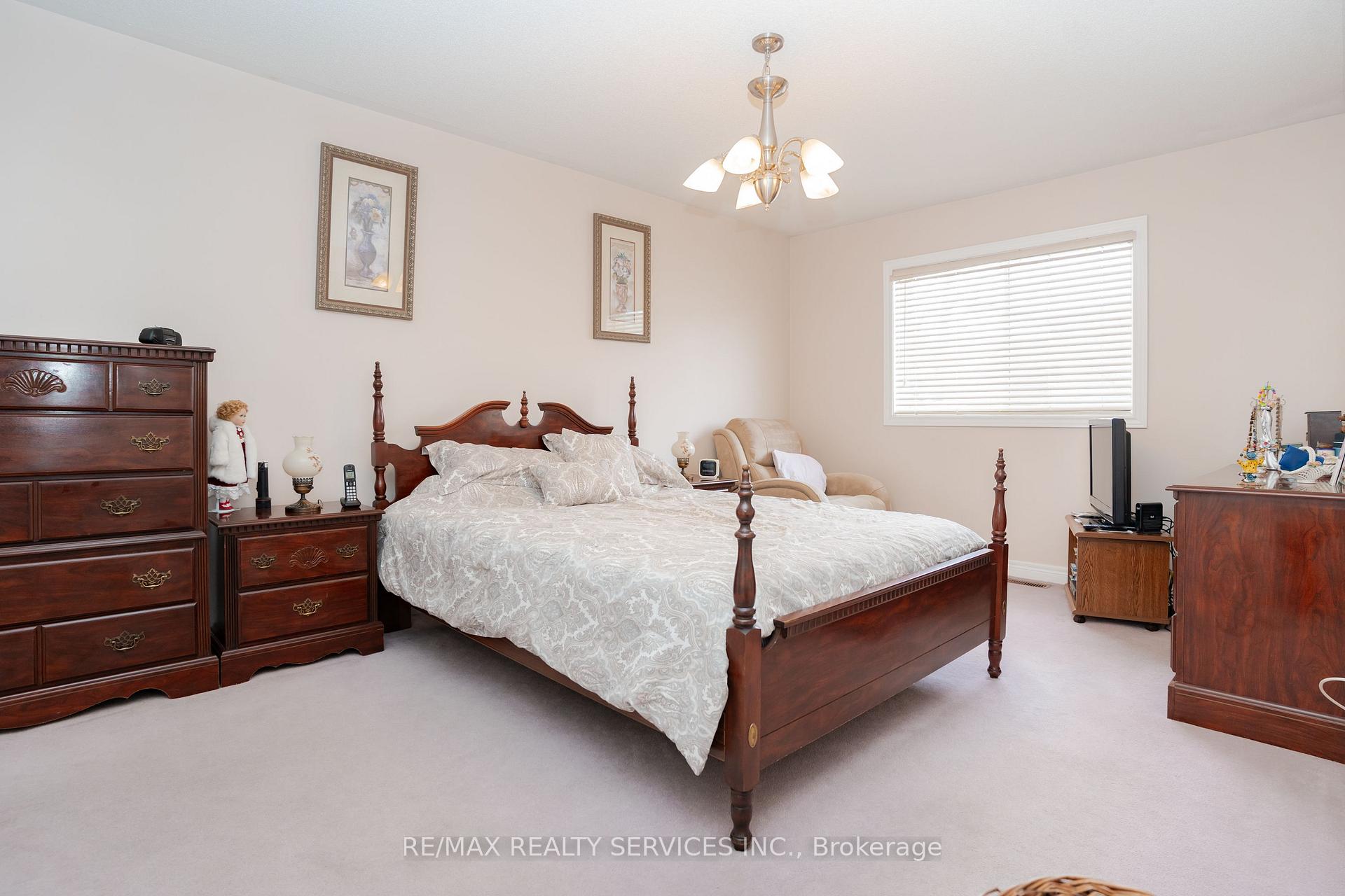 Photo 5 of 195 Van Scott Drive, Brampton, Northwest Sandalwood Parkway — HOMEH