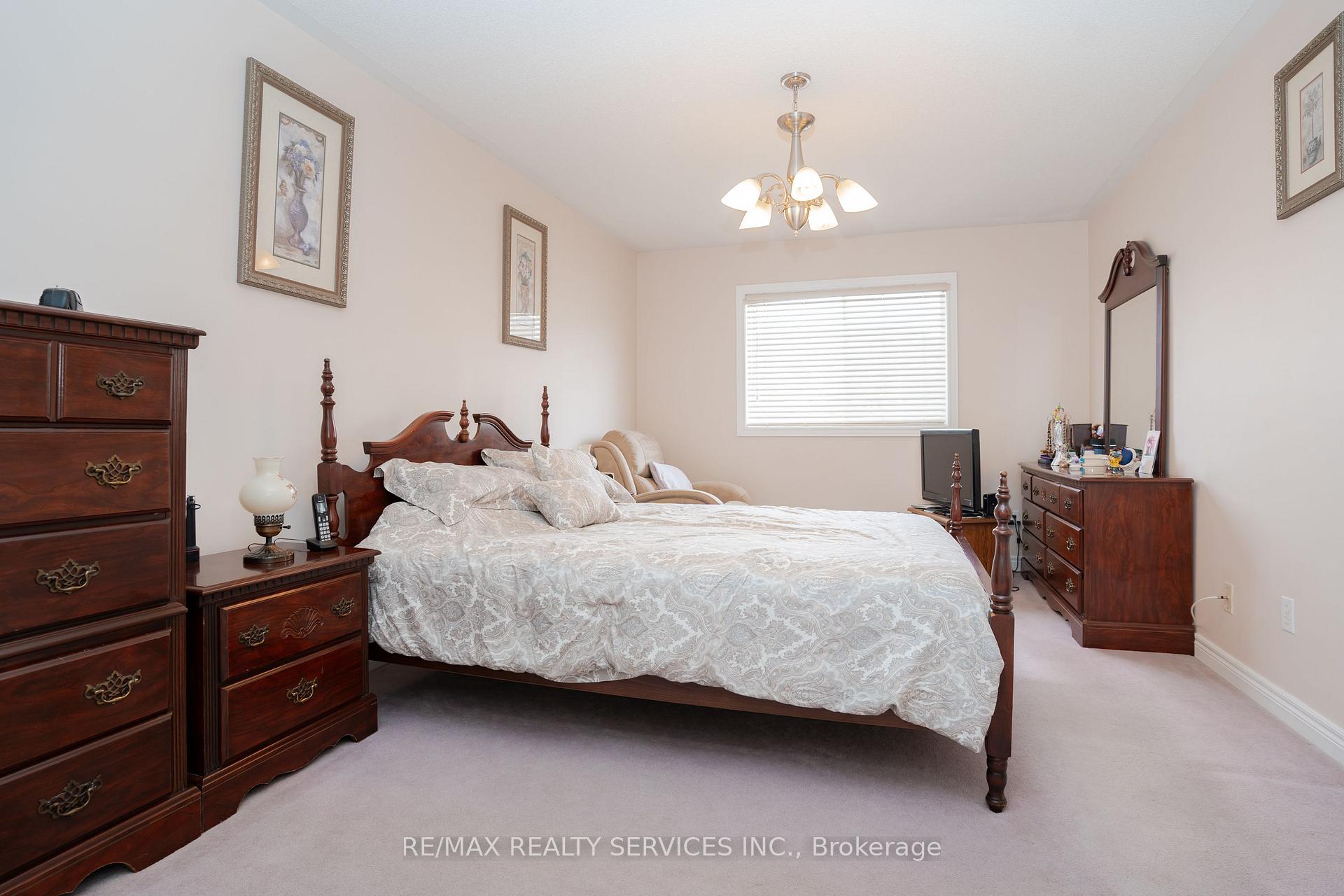 Photo 9 of 195 Van Scott Drive, Brampton, Northwest Sandalwood Parkway — HOMEH