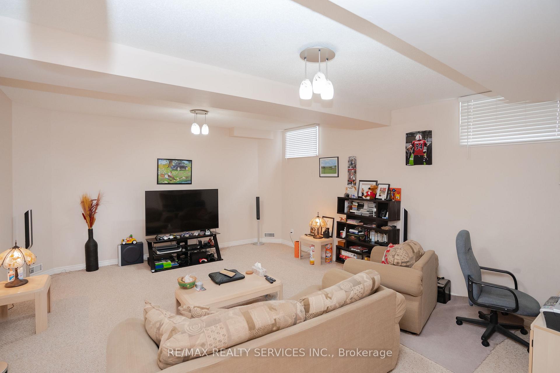Photo 10 of 195 Van Scott Drive, Brampton, Northwest Sandalwood Parkway — HOMEH