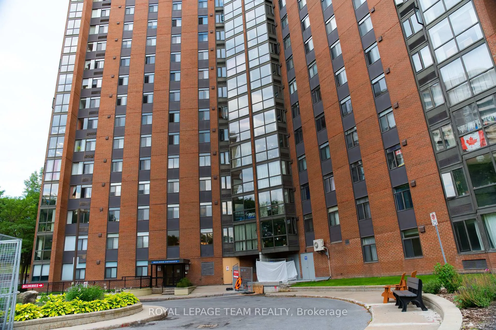 Front of Unit 1516, 2871 Richmond Road