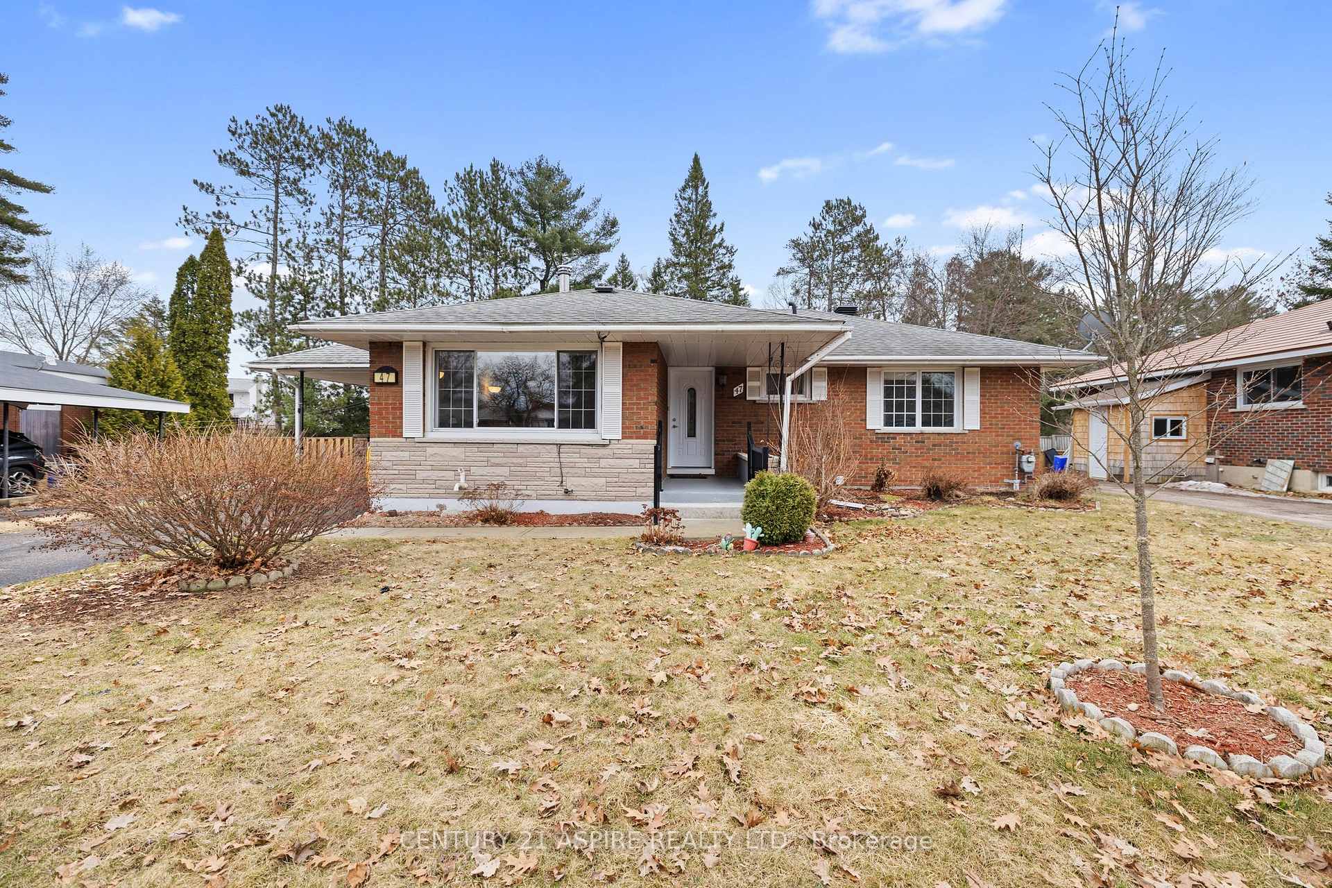 Photo 3 of 47 Highland Crescent, Deep River — HOMEH