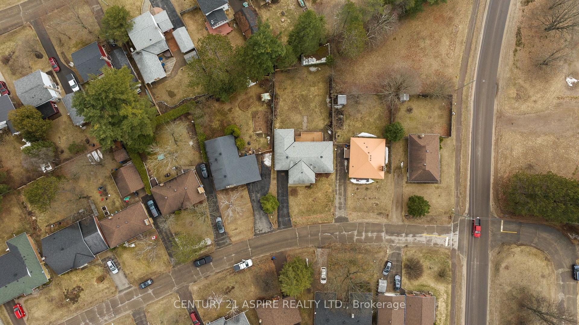 Photo 4 of 47 Highland Crescent, Deep River — HOMEH