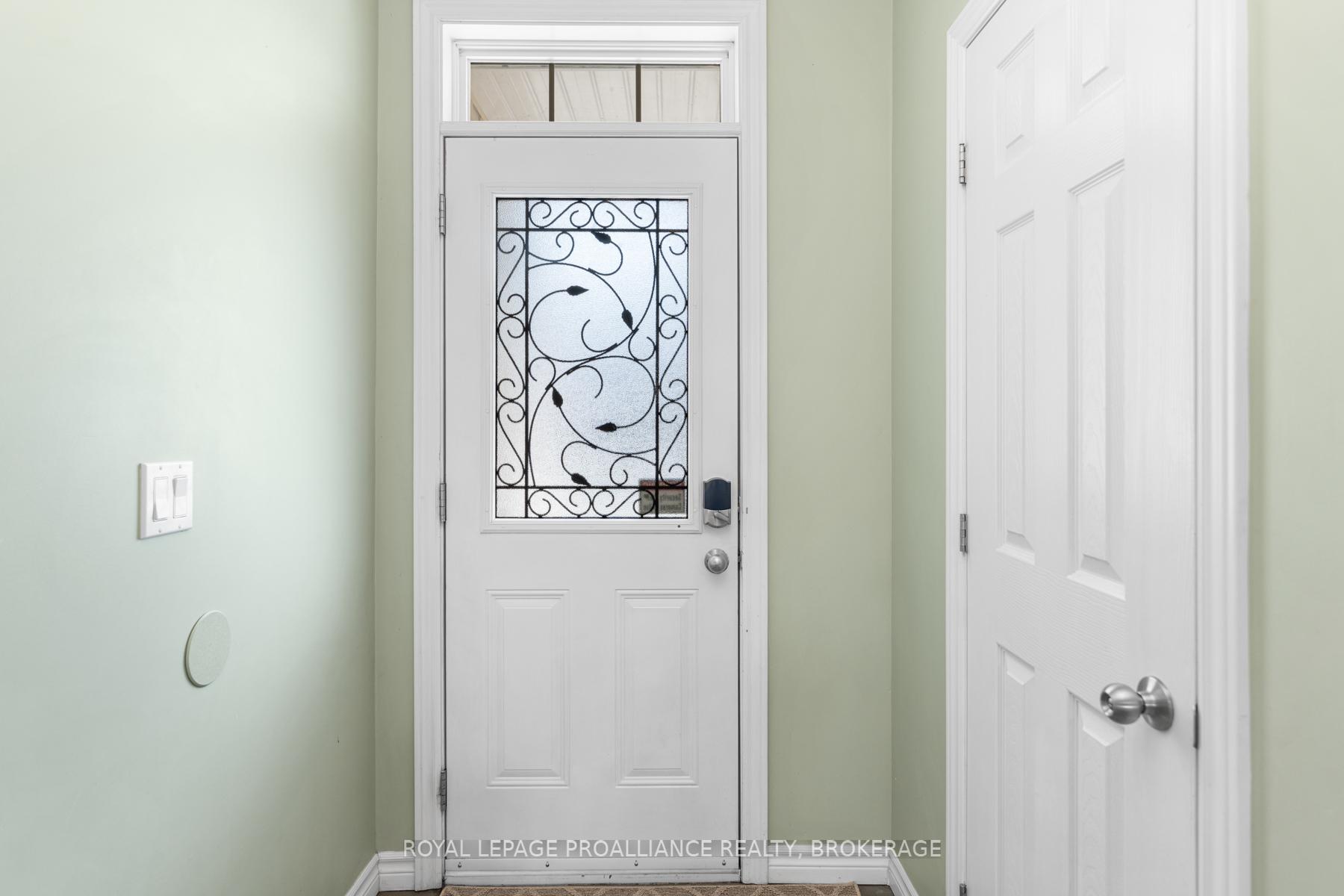 Photo 3 of 880 Ascot Lane, Kingston, Rideau — HOMEH