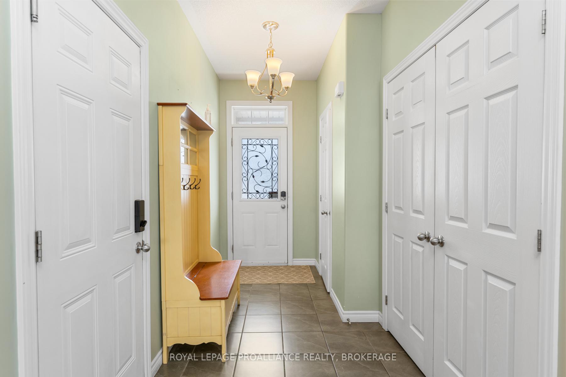 Photo 5 of 880 Ascot Lane, Kingston, Rideau — HOMEH