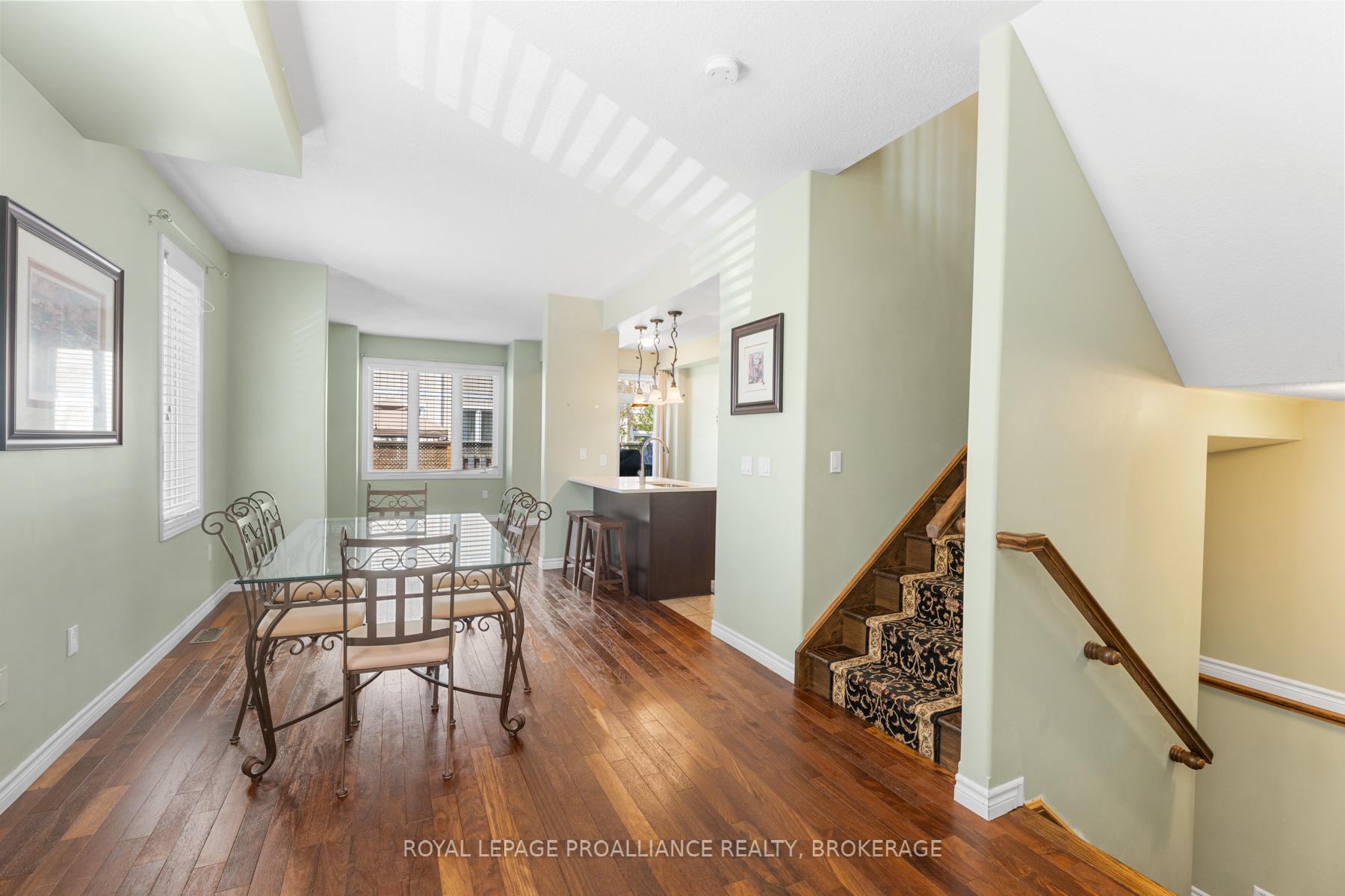Photo 6 of 880 Ascot Lane, Kingston, Rideau — HOMEH