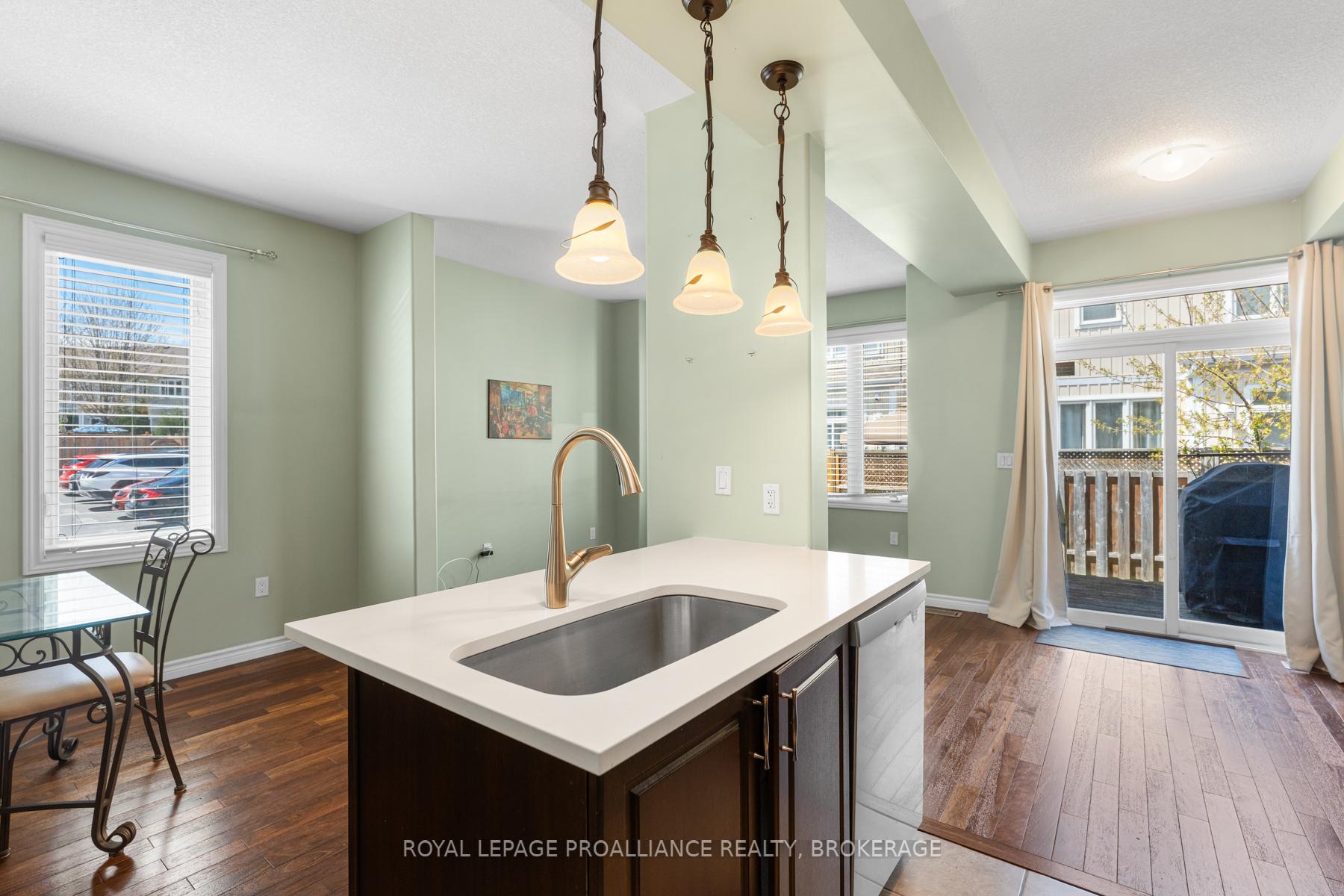 Photo 8 of 880 Ascot Lane, Kingston, Rideau — HOMEH