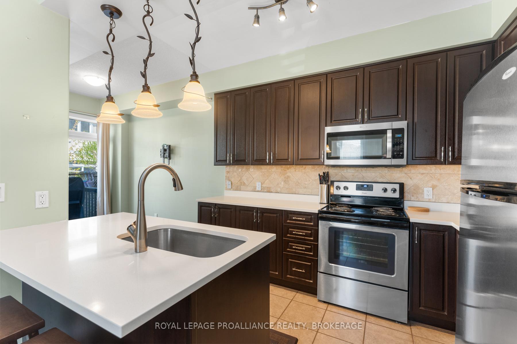 Photo 10 of 880 Ascot Lane, Kingston, Rideau — HOMEH