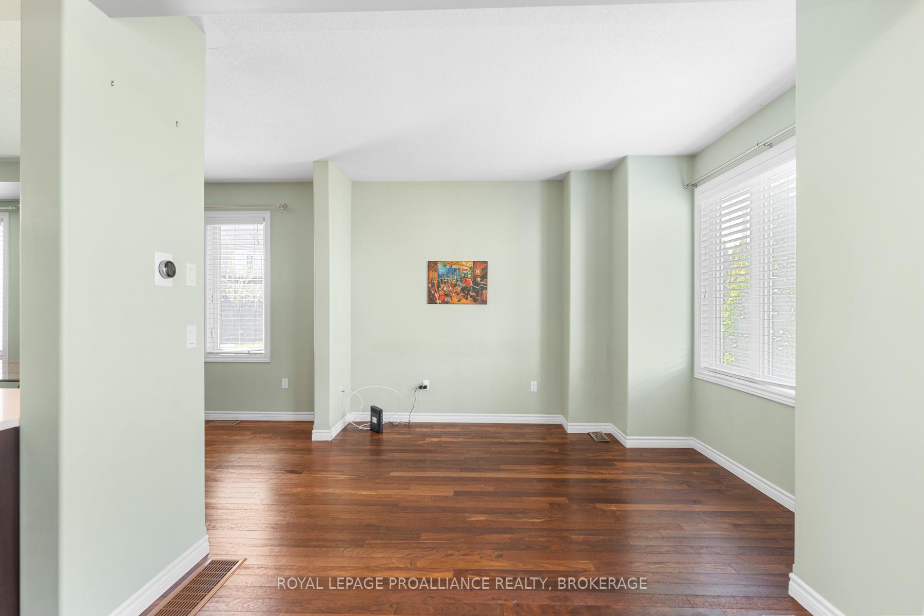 Photo 12 of 880 Ascot Lane, Kingston, Rideau — HOMEH