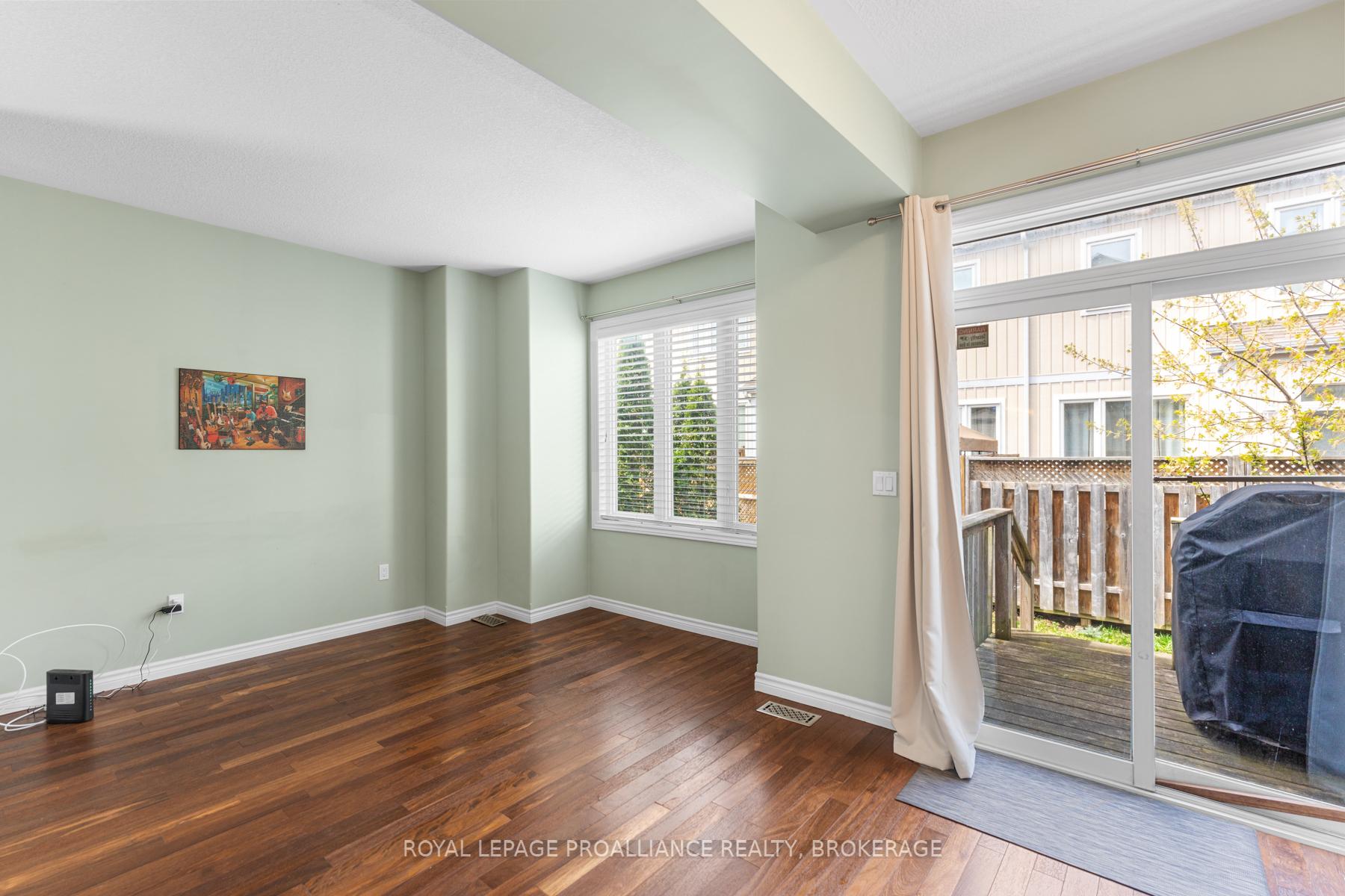 Photo 13 of 880 Ascot Lane, Kingston, Rideau — HOMEH
